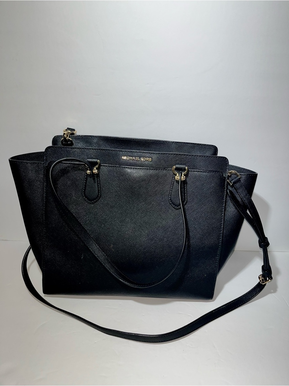 😍 Michael Kors Black Saffiano Tote with Gold Hardware